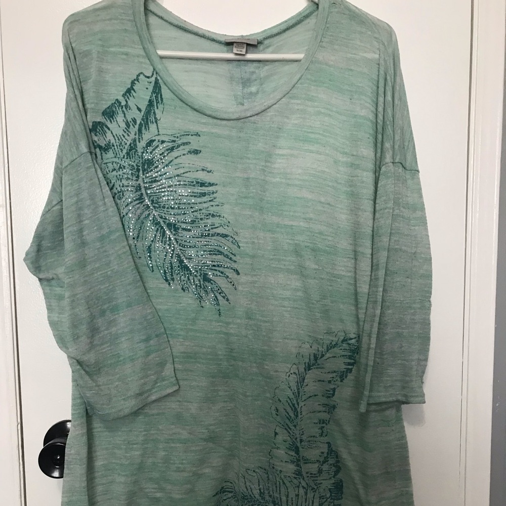 Avenue women’s lightweight sweater top